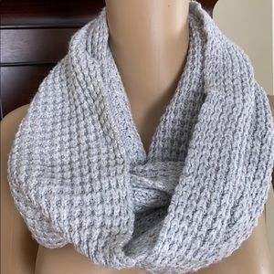 Infinity scarf EUC in light gray! Like new!